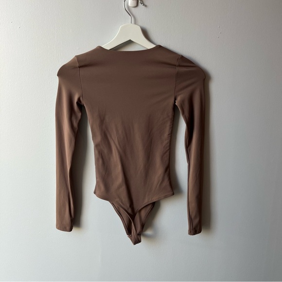Aritzia Babaton Brown Nude Long Sleeve Bodysuit - Picture 2 of 4